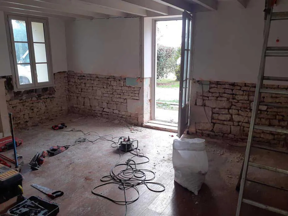 Décroûtage, traitement anti-mérules et des champignons lignivores