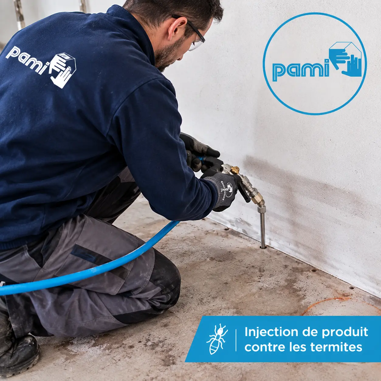 Technicien PAMI réalisant une injection de produit dans le sol contre les termites